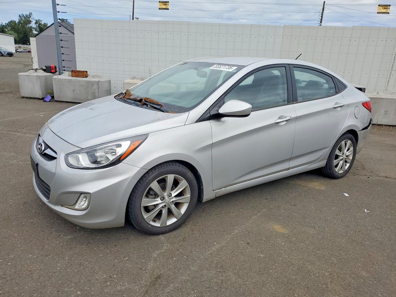 Salvage Hyundai ACCENT Image