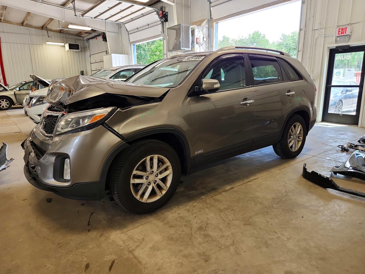 Salvage Kia Sorento Image