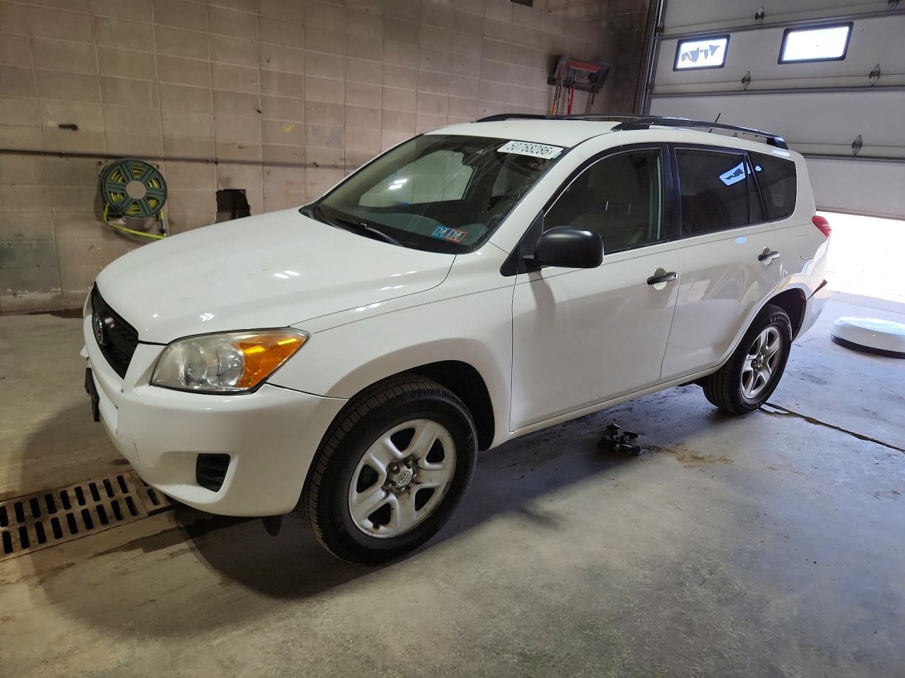 Salvage Toyota RAV4 Image