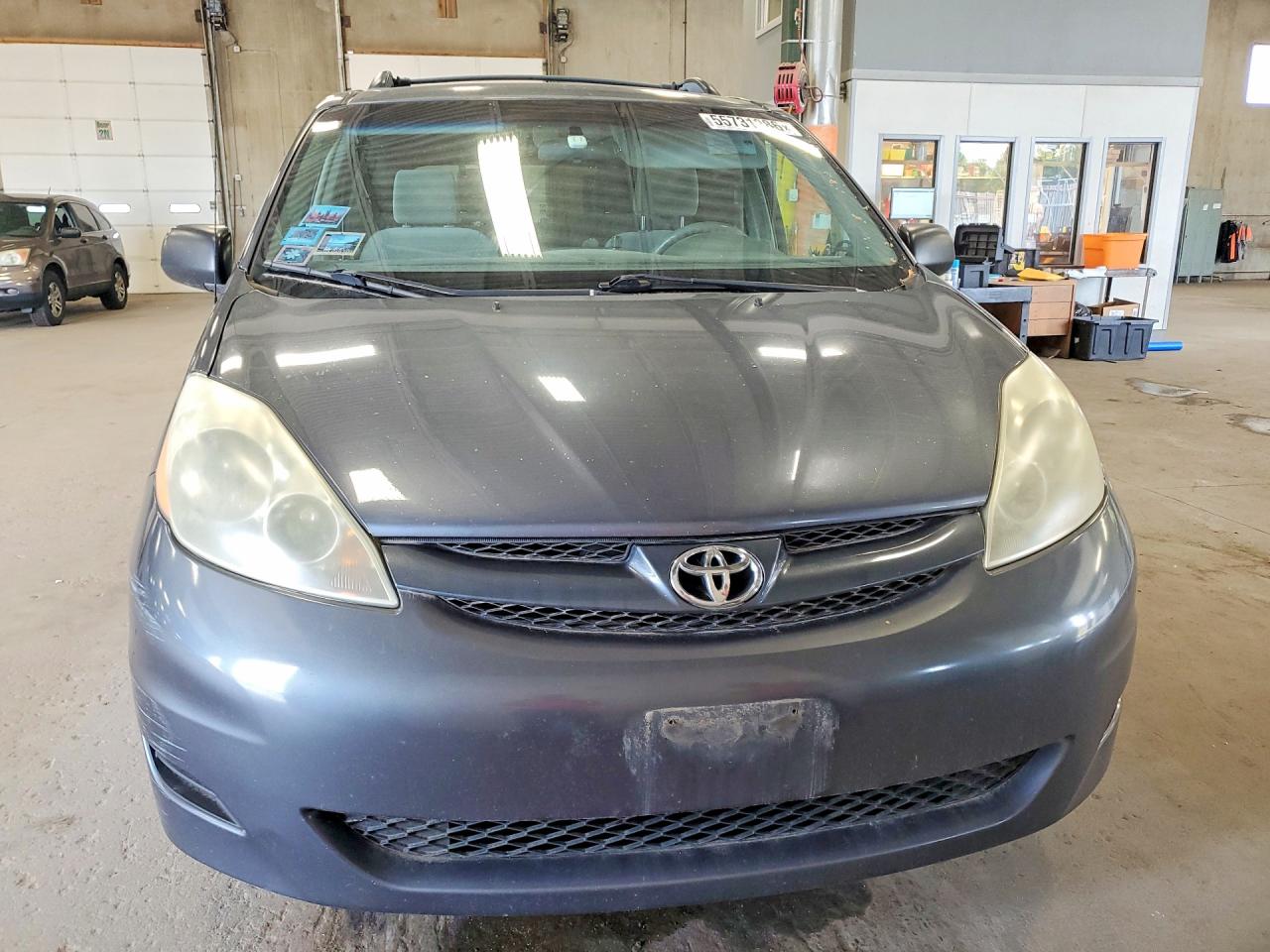 Toyota Sienna Le 7 Passenger
