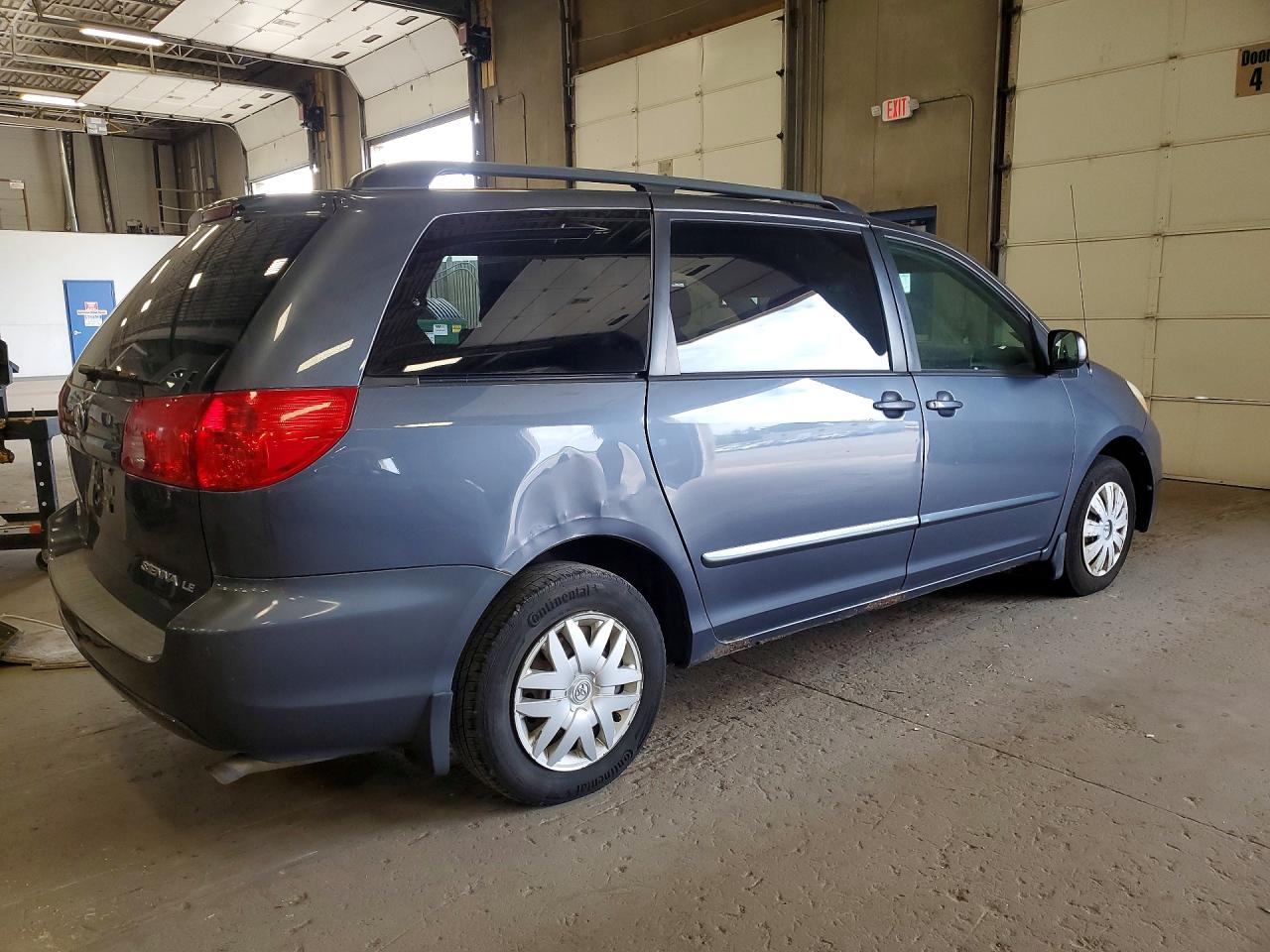 Toyota Sienna Le 7 Passenger