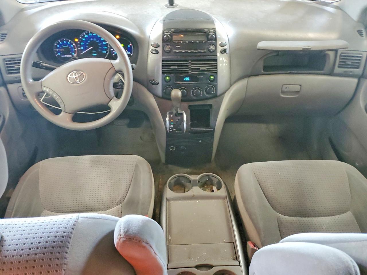 Toyota Sienna Le 7 Passenger