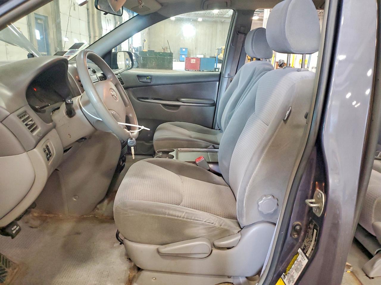 Toyota Sienna Le 7 Passenger
