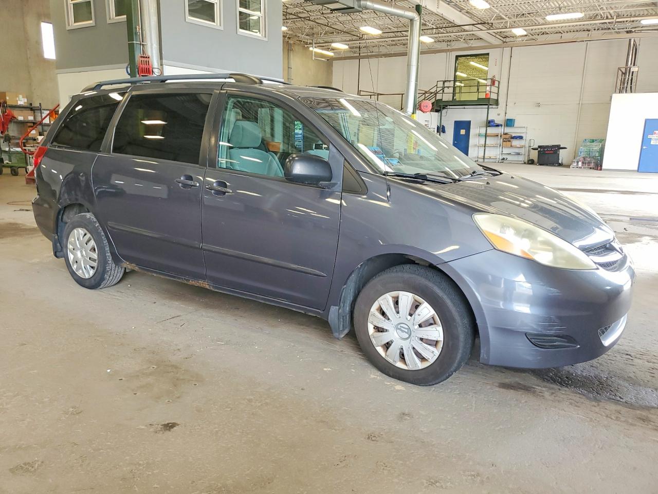 Toyota Sienna Le 7 Passenger
