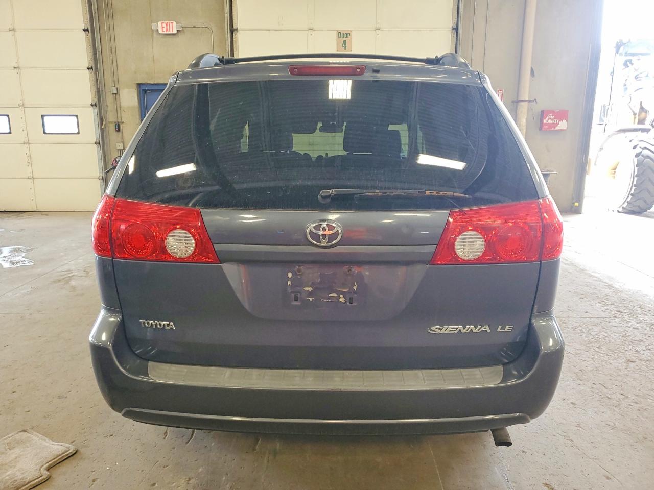 Toyota Sienna Le 7 Passenger