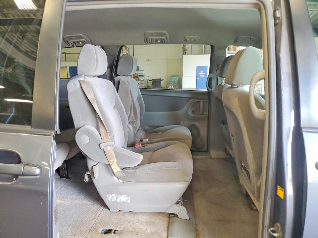 Toyota Sienna Le 7 Passenger