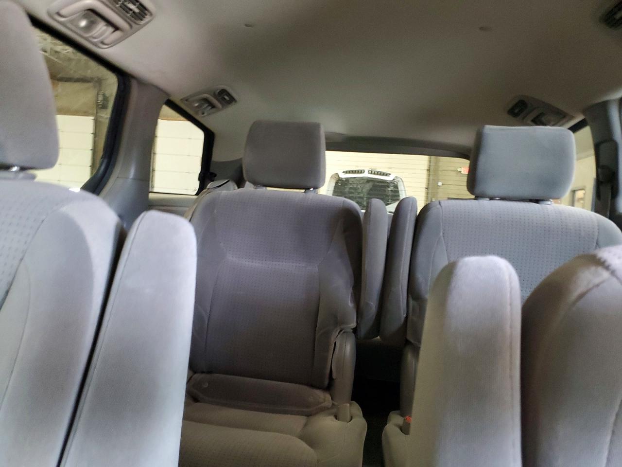 Toyota Sienna Le 7 Passenger