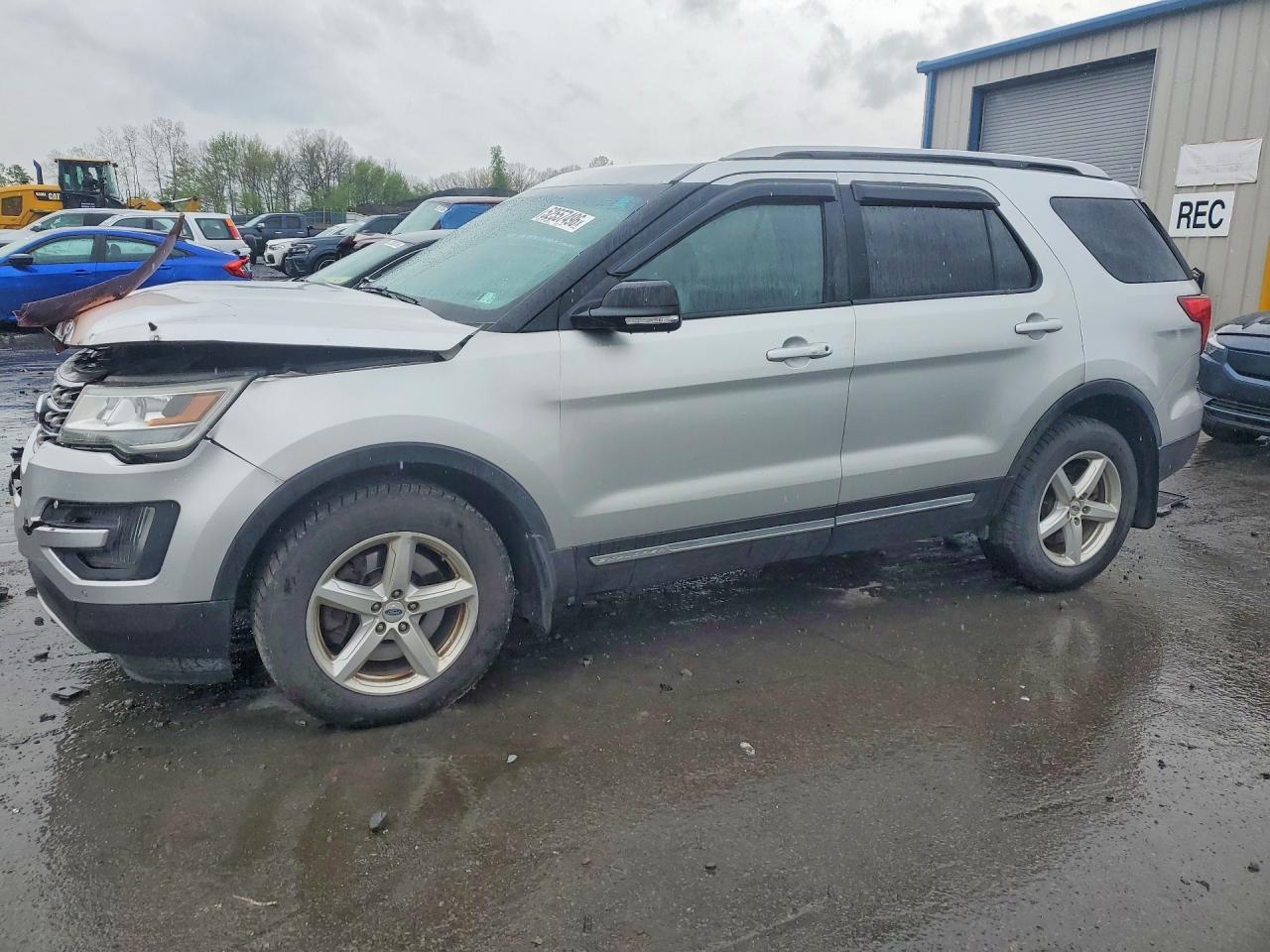 Salvage Ford Explorer Image