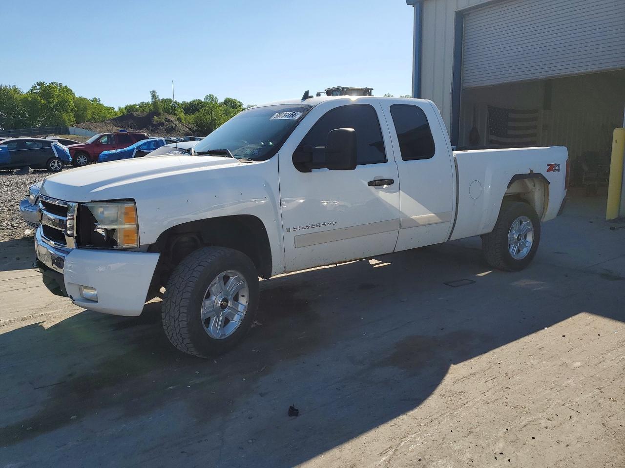 Salvage Chevrolet Silverado Image