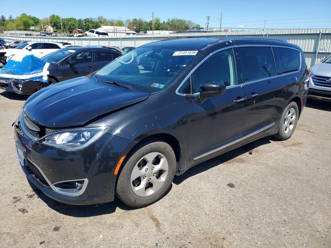Salvage Chrysler Pacifica Image