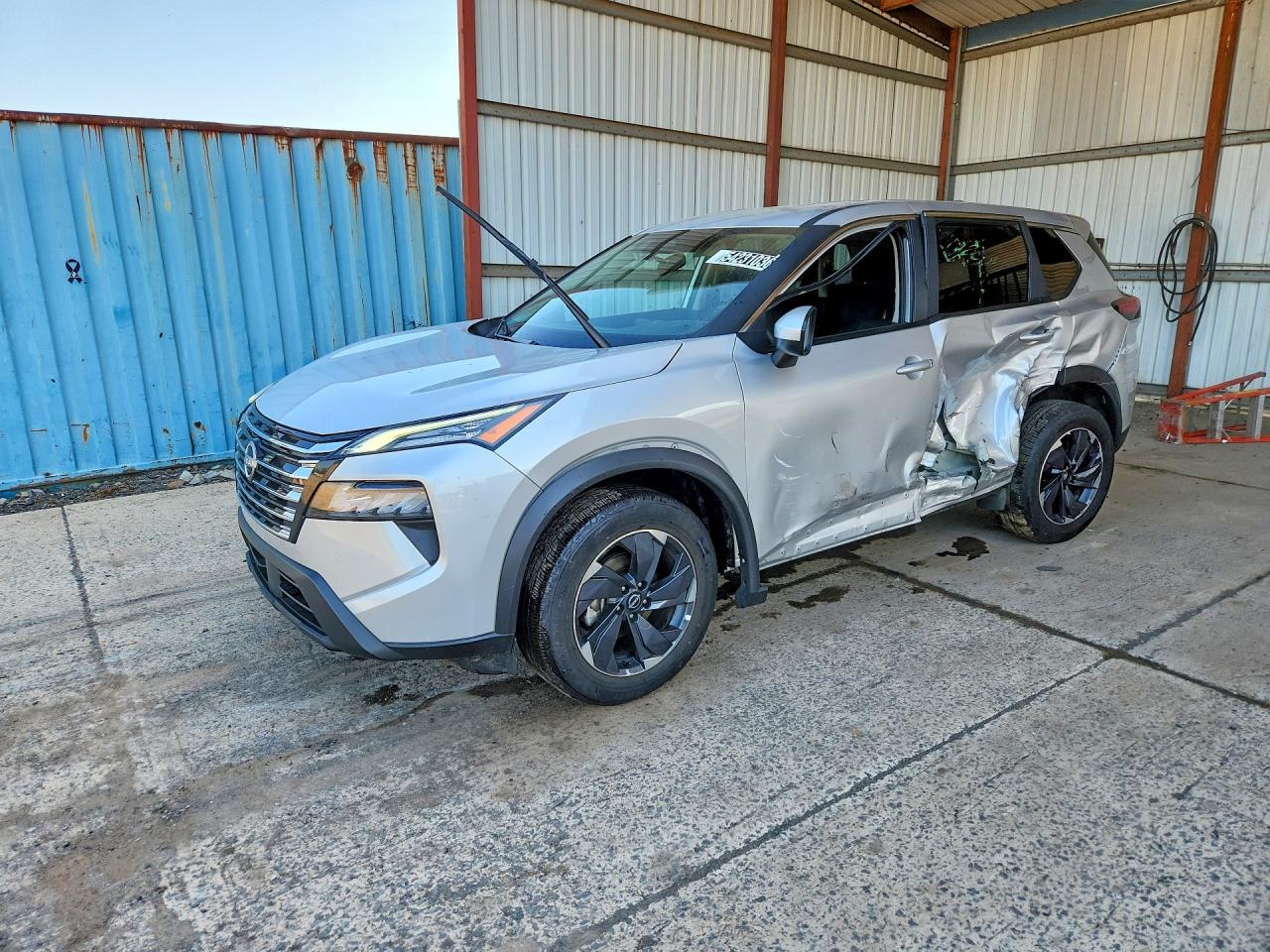 Salvage Nissan Rogue Image