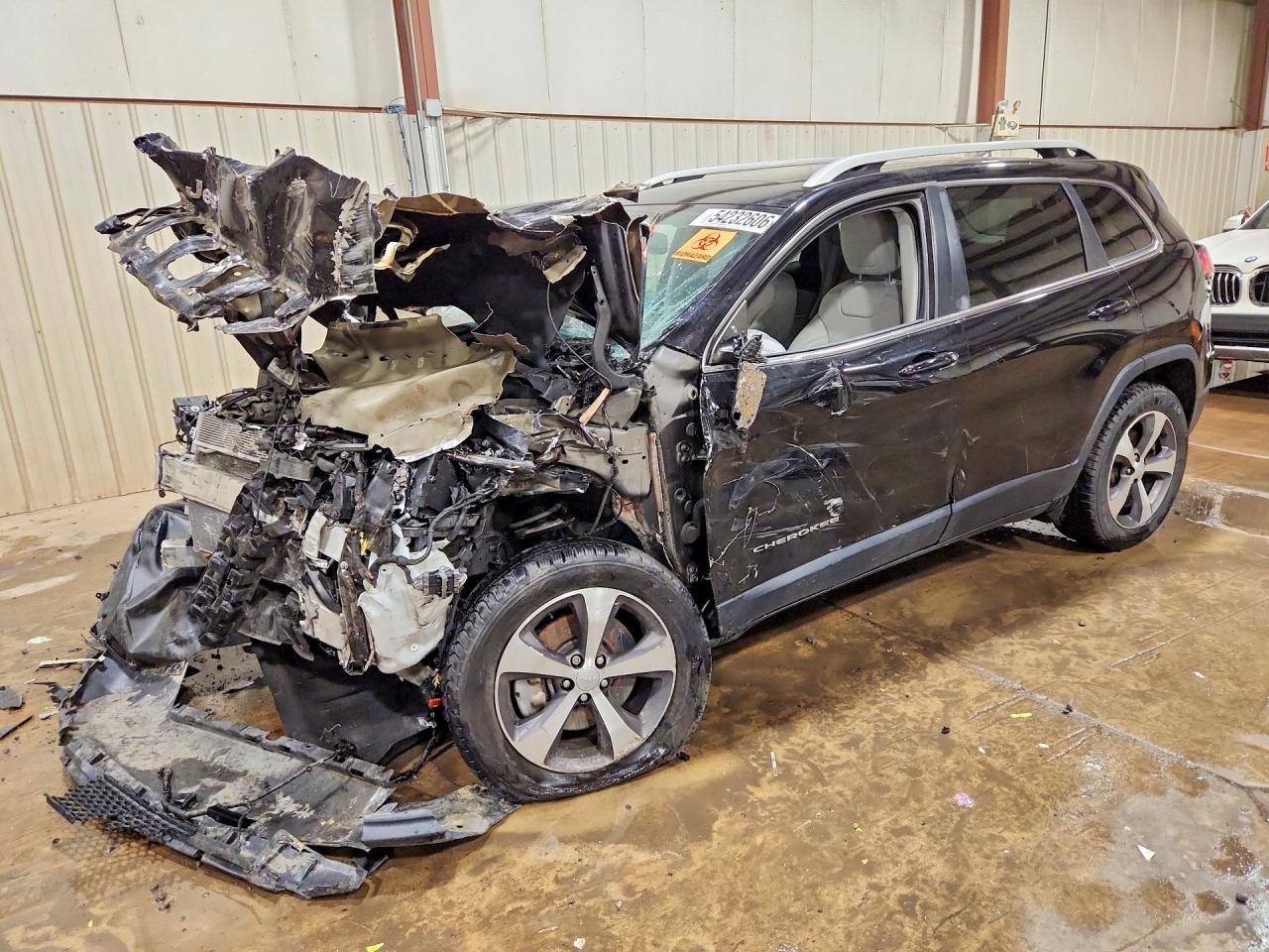 Salvage Jeep Cherokee Image