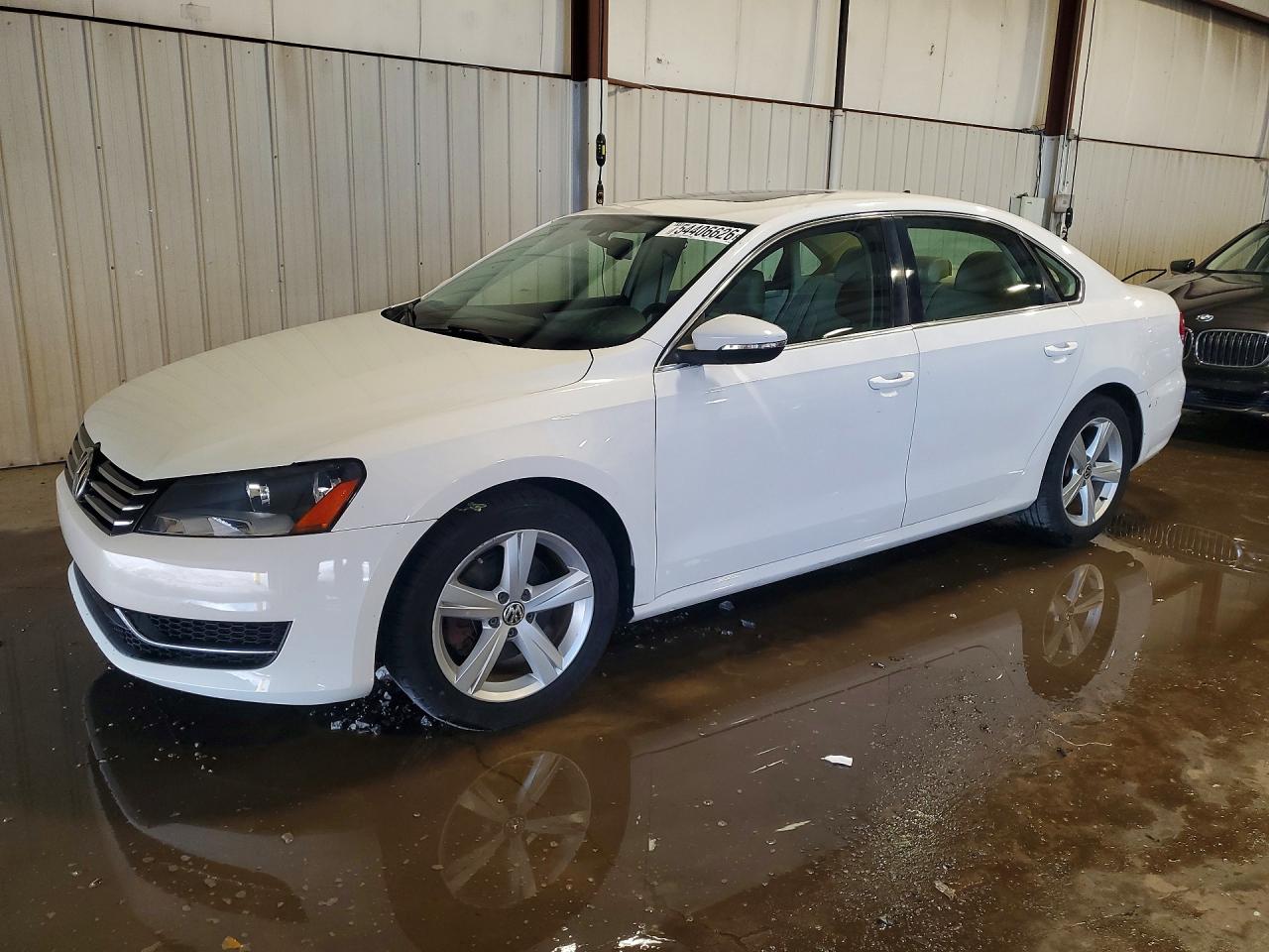 Salvage Volkswagen Passat Image