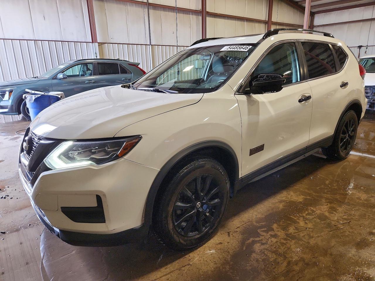 Salvage Nissan Rogue Image