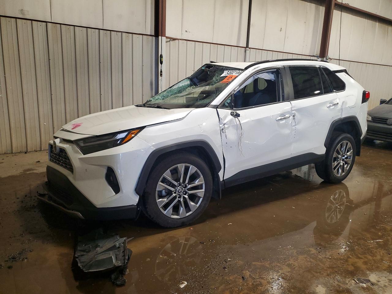 Salvage Toyota RAV4 Image