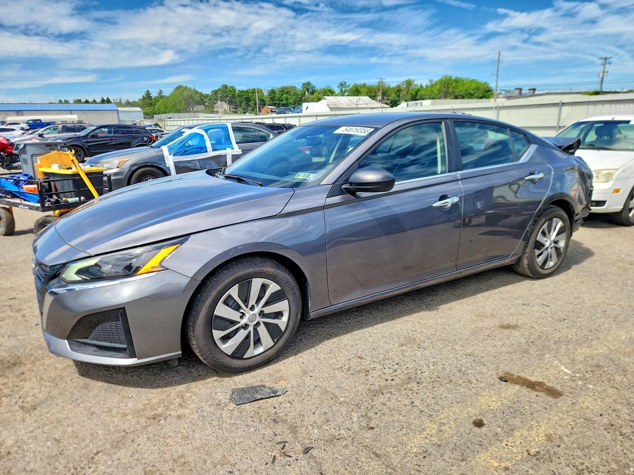 Salvage Nissan Altima Image