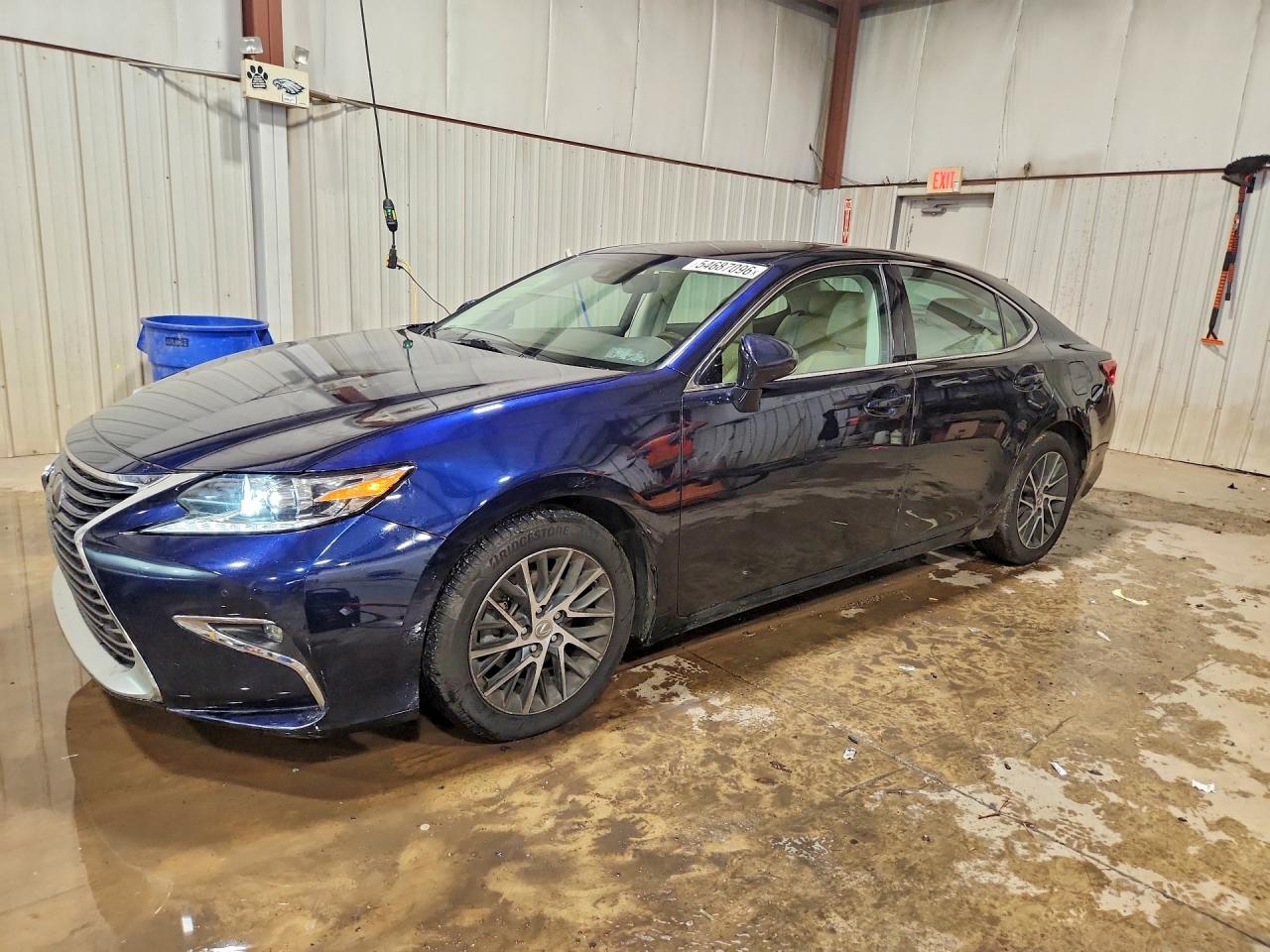 Salvage Lexus Es Image