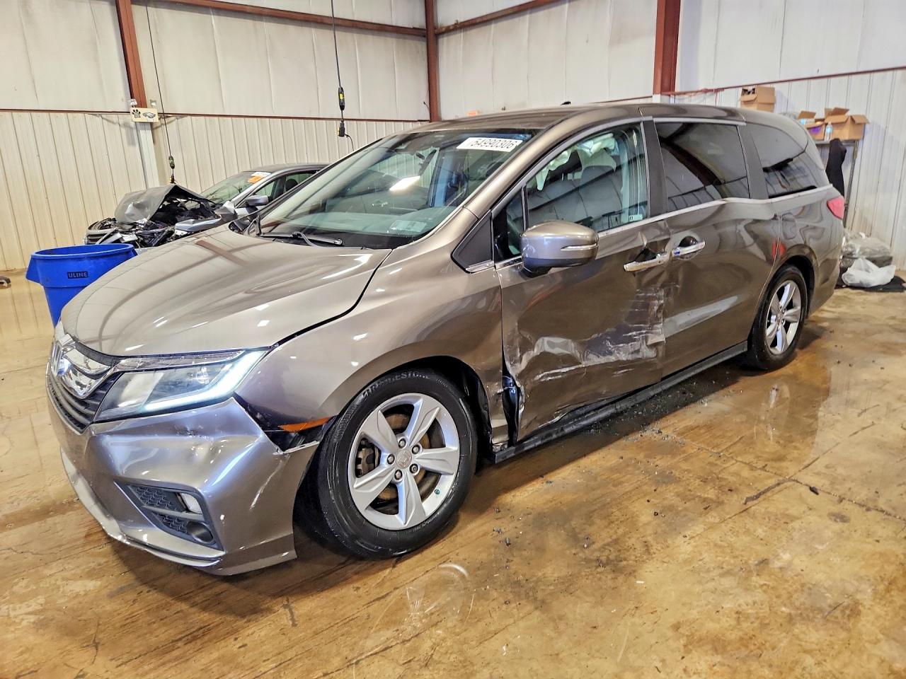 Salvage Honda Odyssey Image