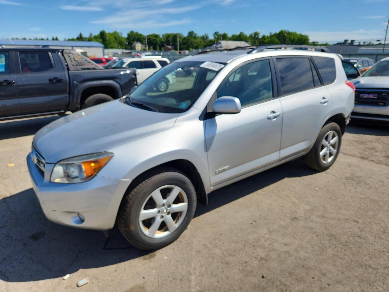 Salvage Toyota RAV4 Image