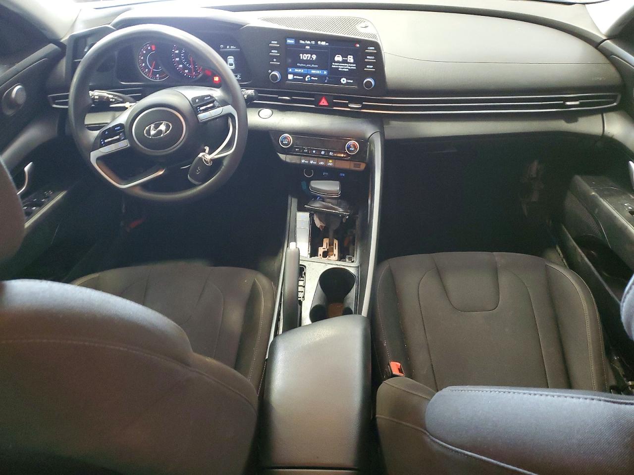 Hyundai ELANTRA Sel