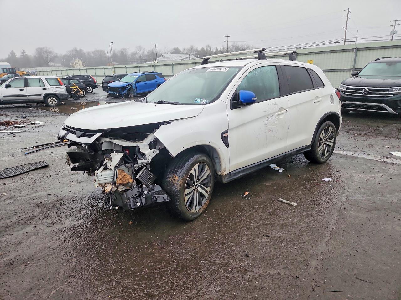 Salvage Mitsubishi Outlander Image