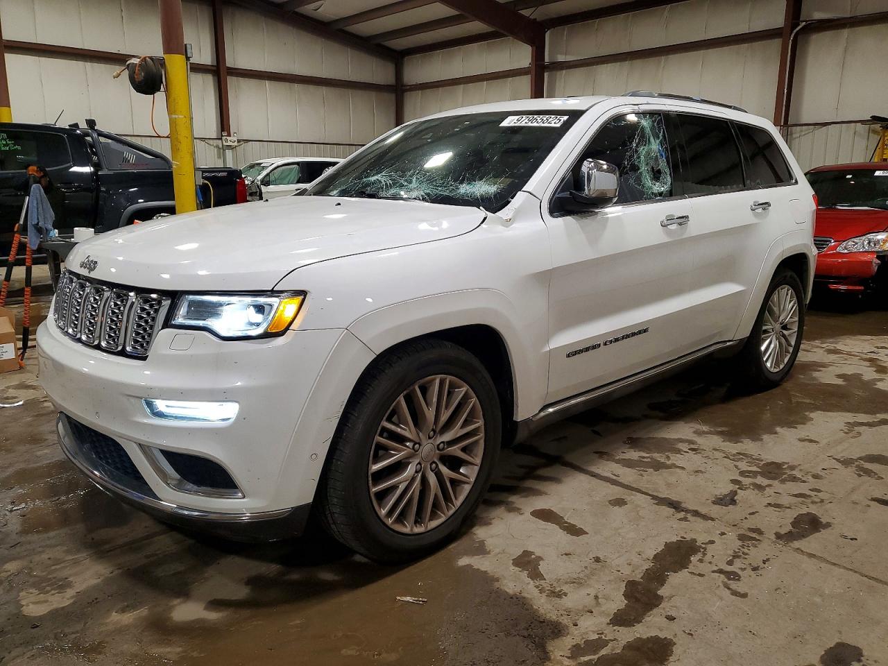 Salvage Jeep Grand Cherokee Image
