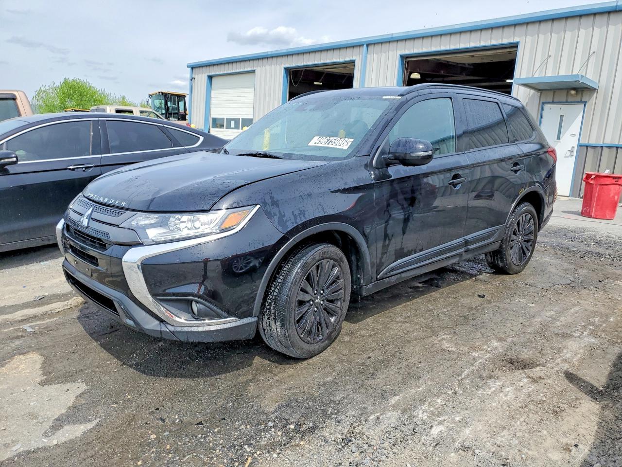 Salvage Mitsubishi Outlander Image