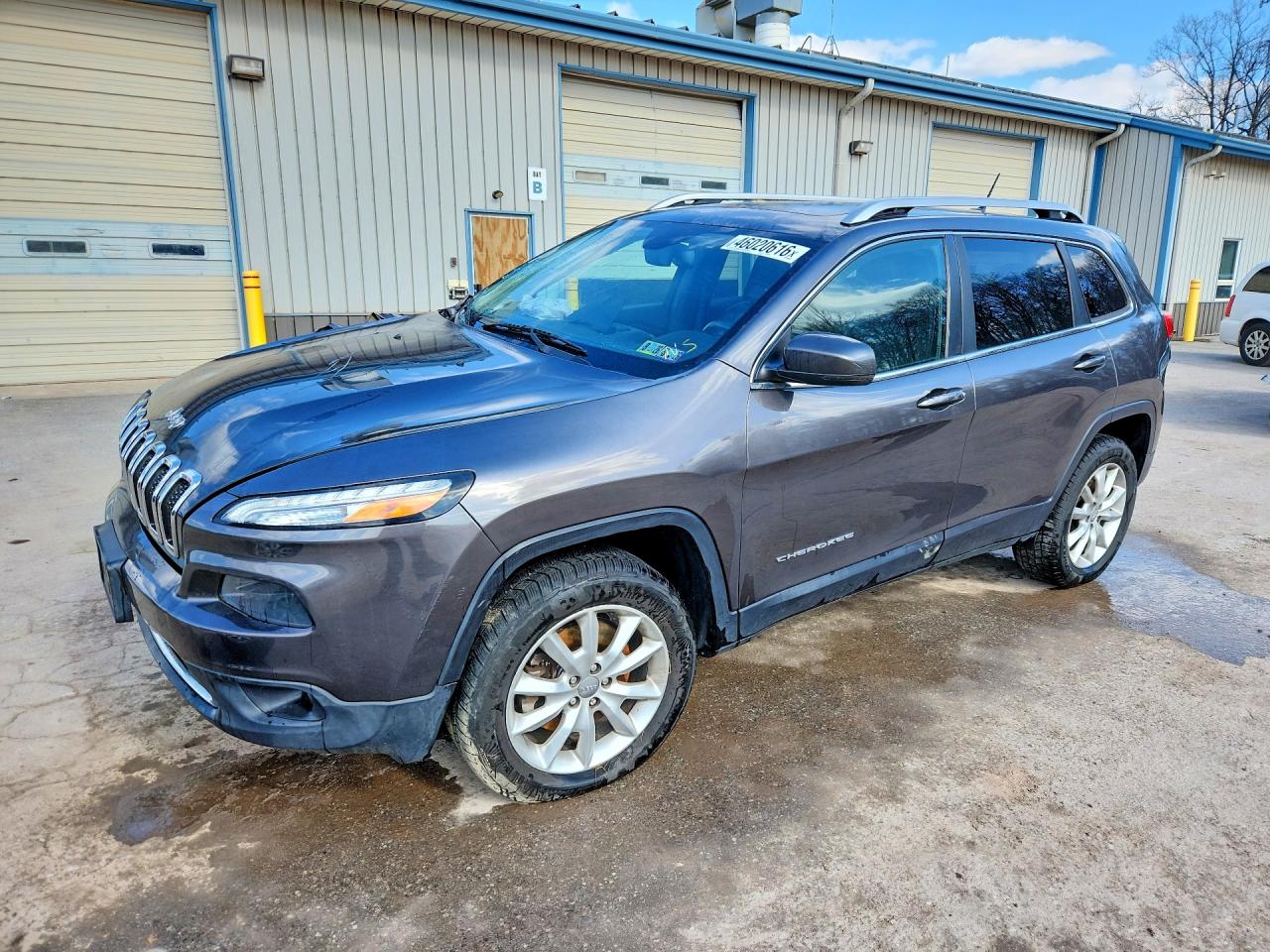 Salvage Jeep Cherokee Image