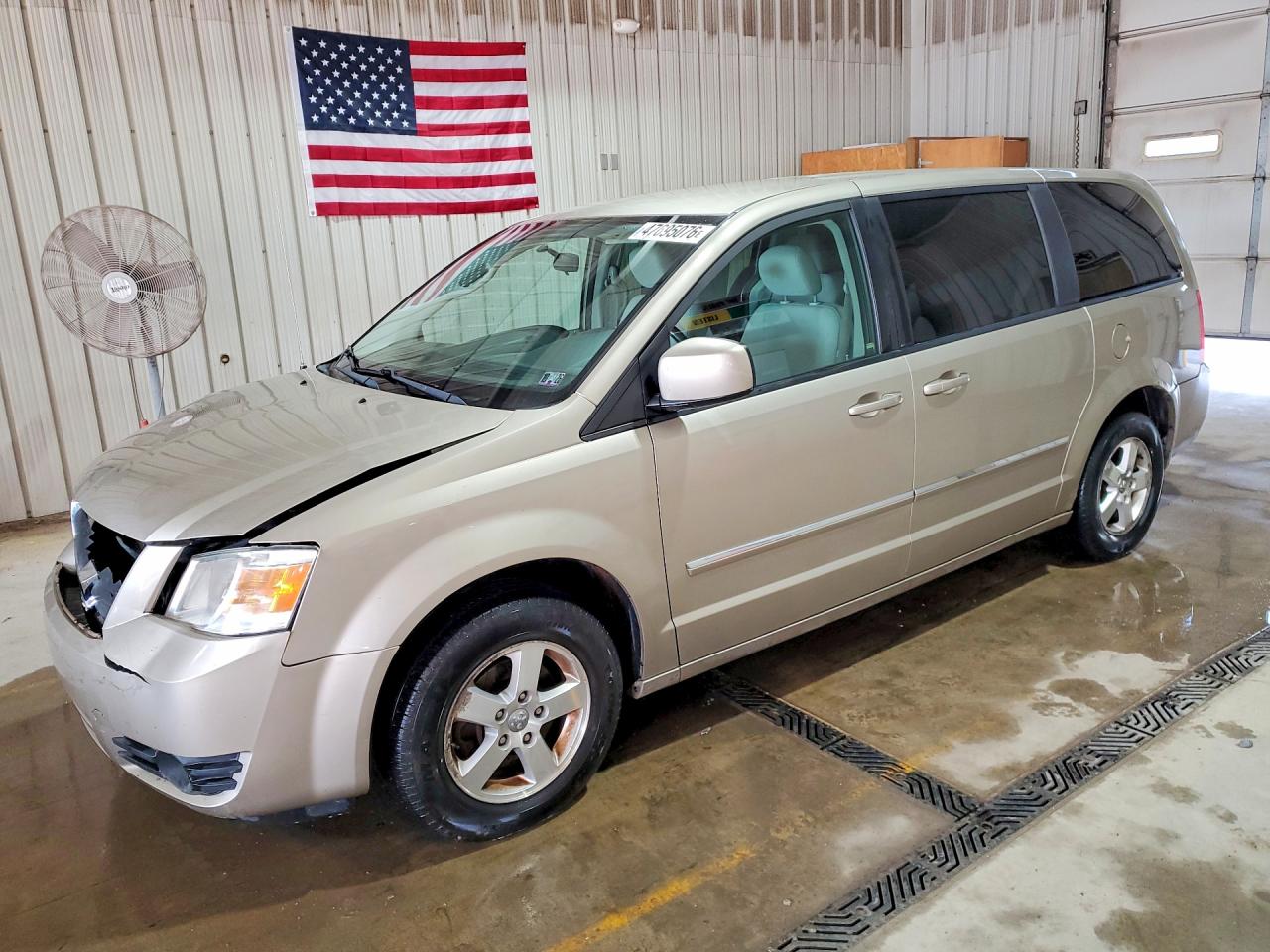 Salvage Dodge Caravan Image