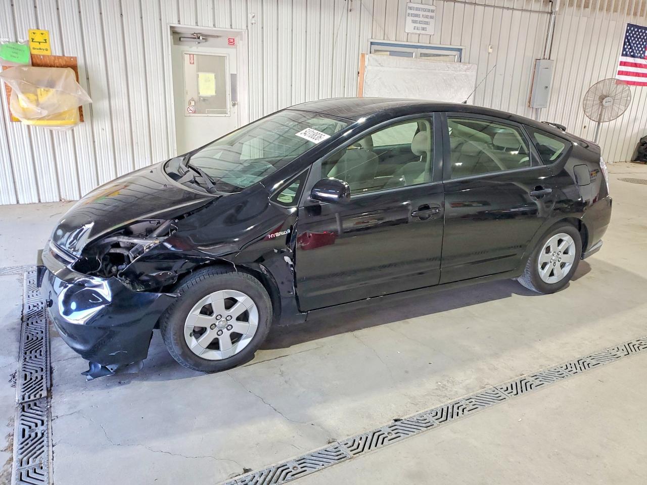 Salvage Toyota Prius Image