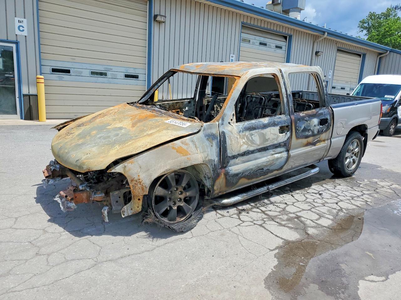 Salvage GMC Sierra Image