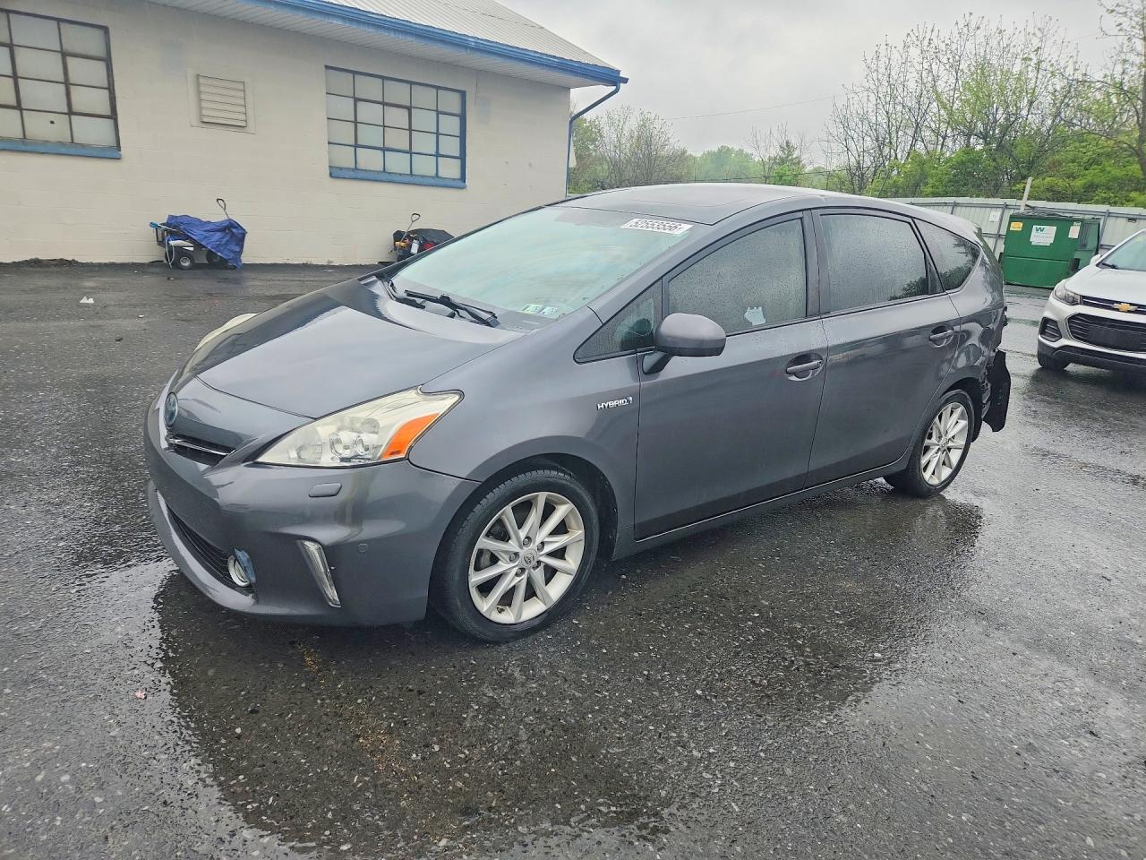 Salvage Toyota Prius Image