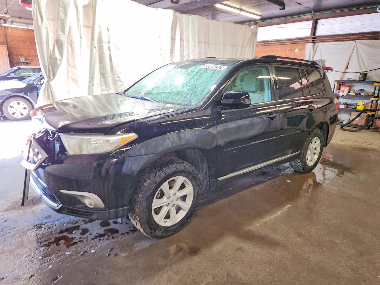 Salvage Toyota Highlander Image