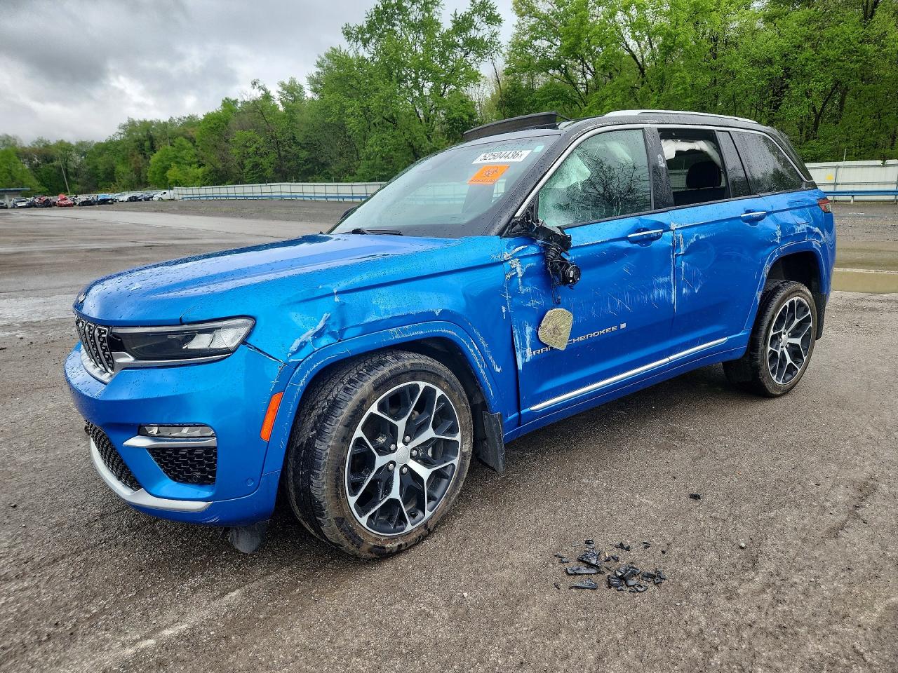Salvage Jeep Grand Cherokee Image