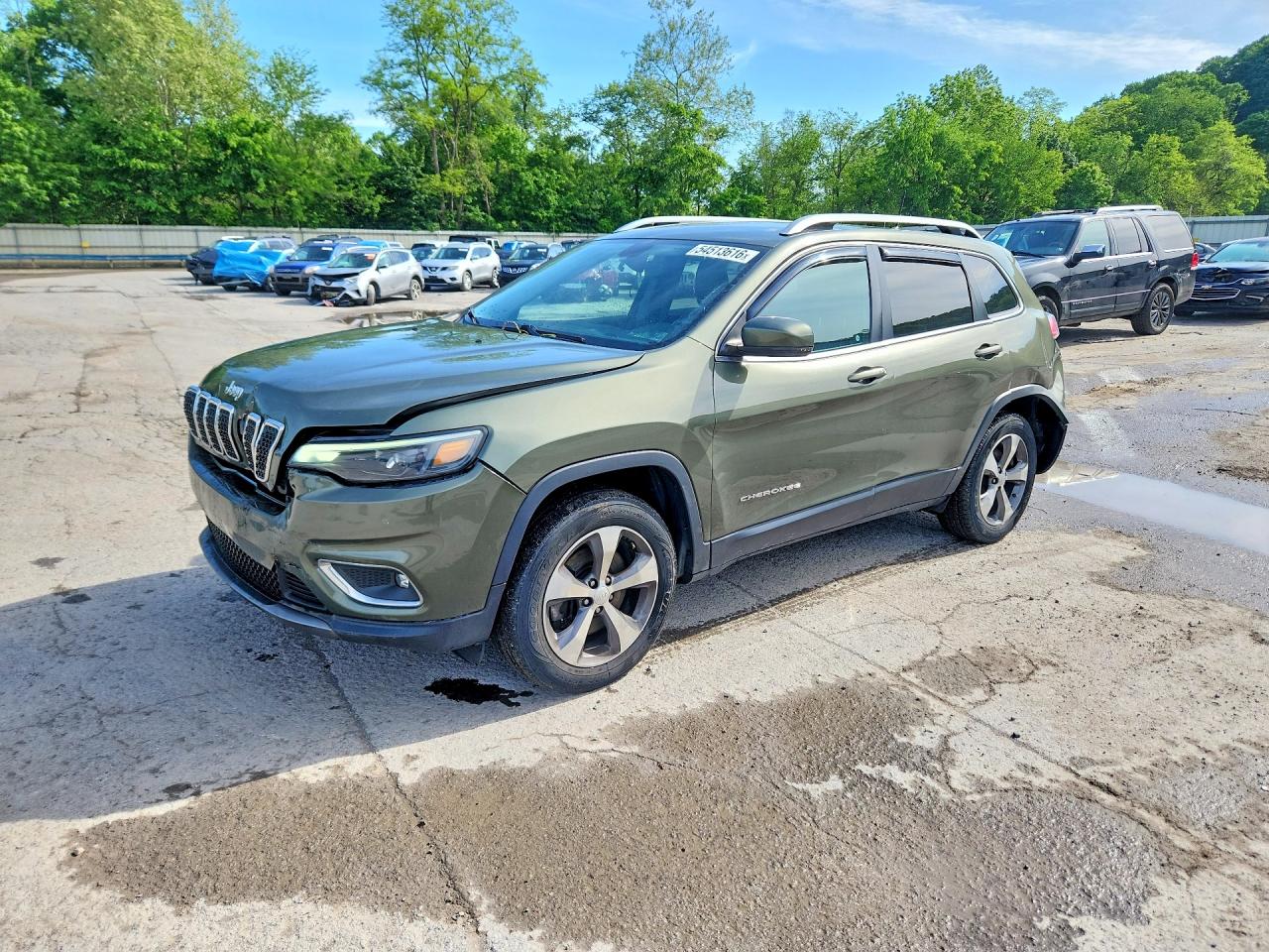 Salvage Jeep Cherokee Image