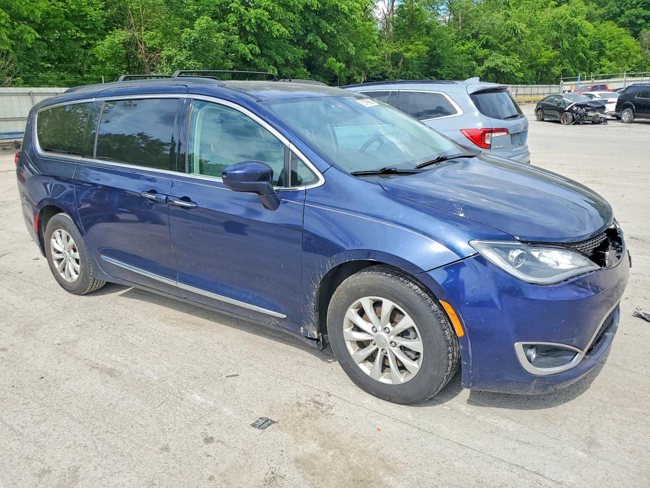 Chrysler Pacifica Touring L