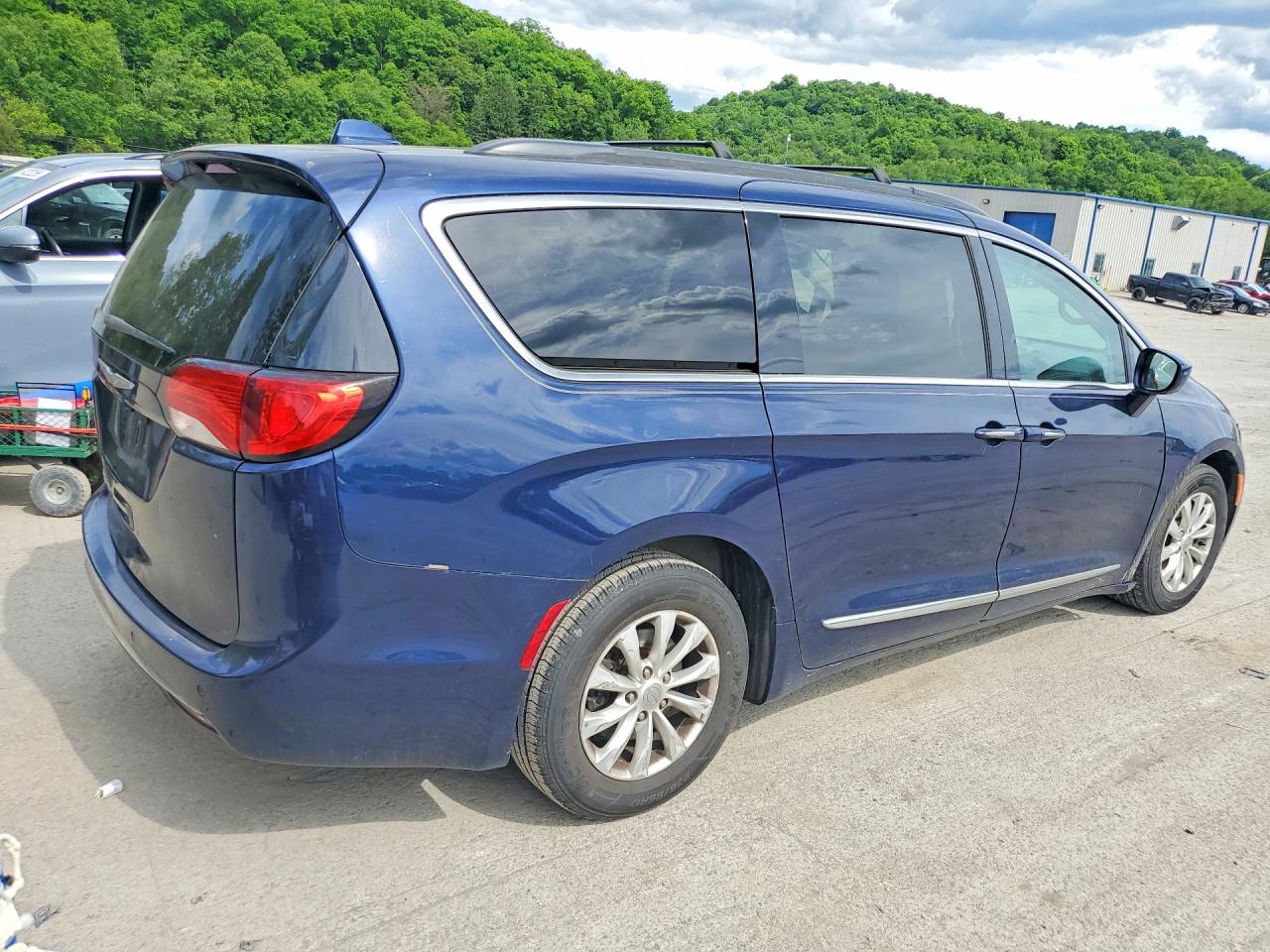 Chrysler Pacifica Touring L