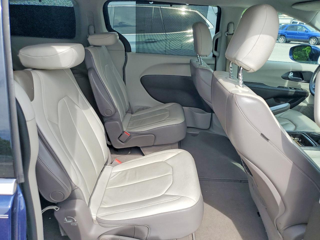 Chrysler Pacifica Touring L