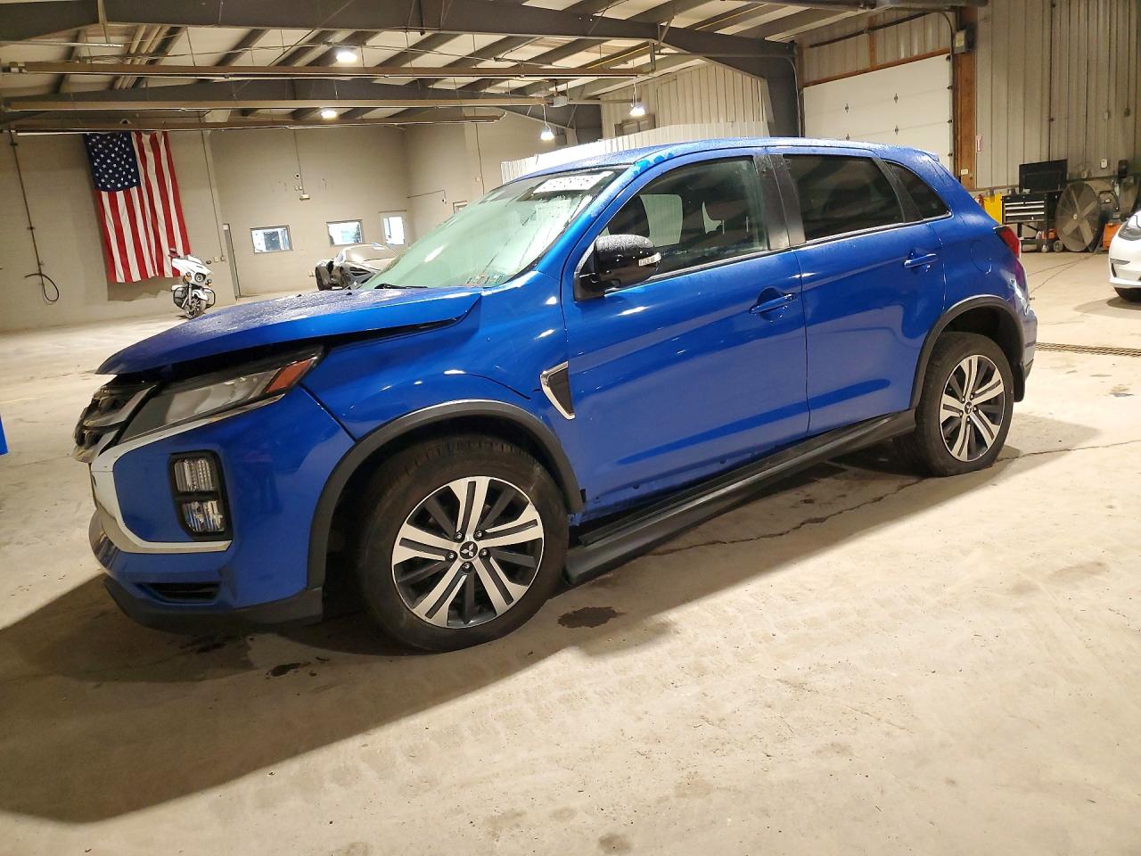 Salvage Mitsubishi Outlander Image
