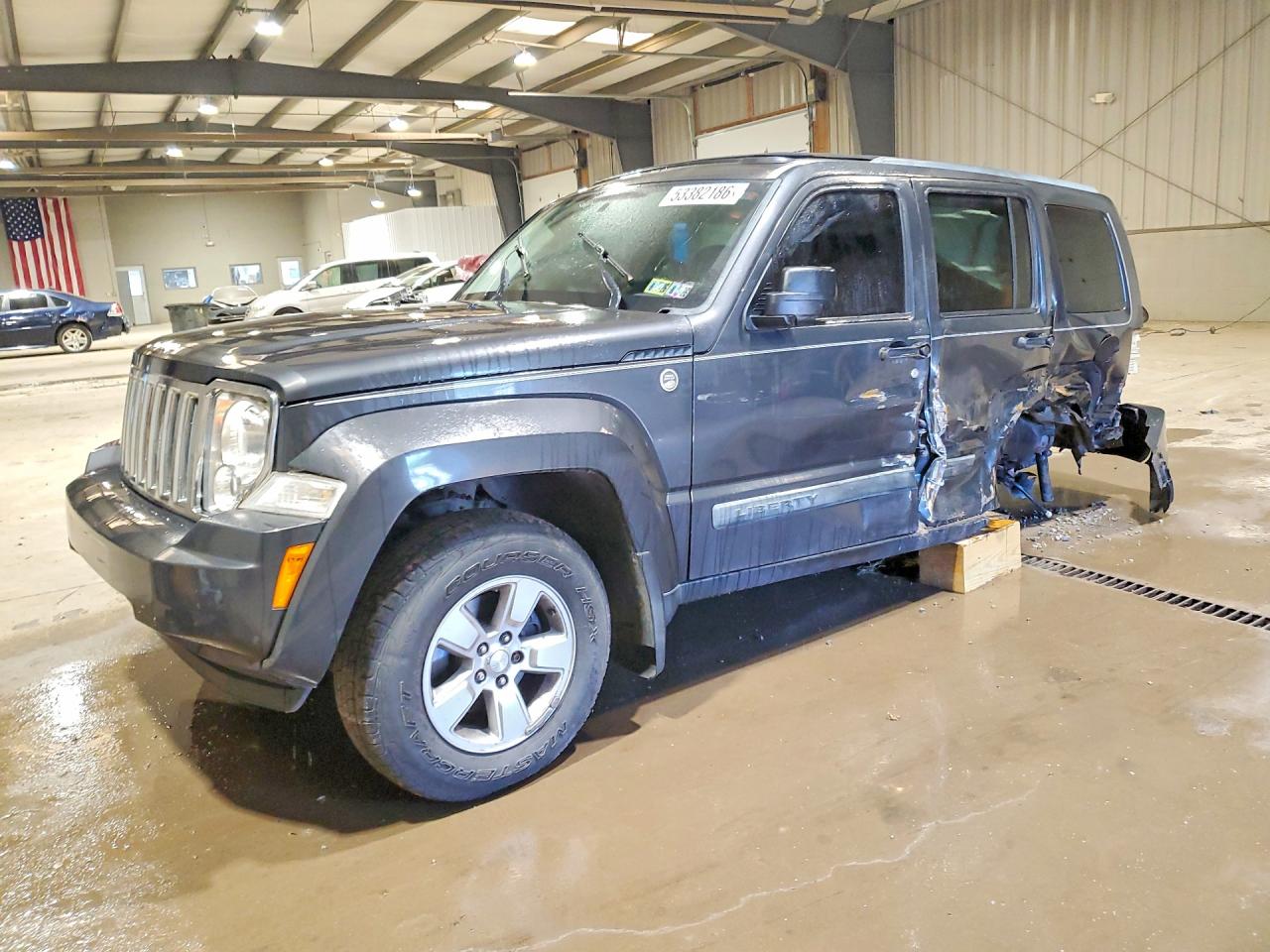 Salvage Jeep Liberty Image