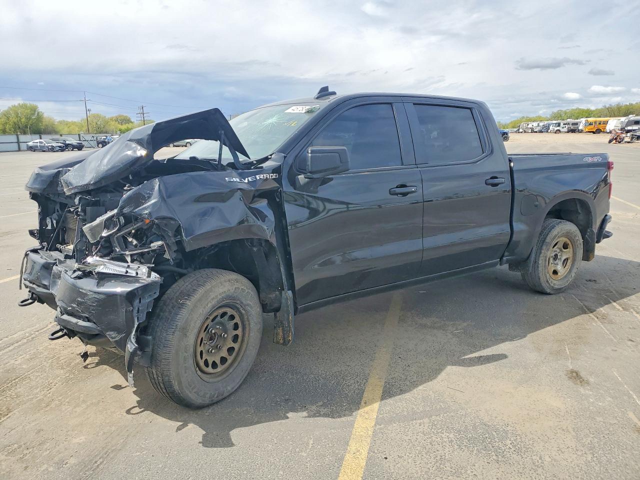 Salvage Chevrolet Silverado Image