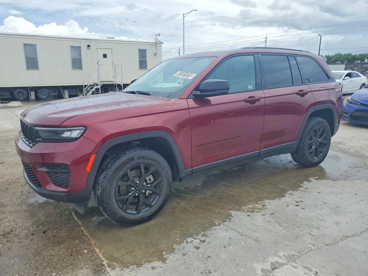 Salvage Jeep Grand Cherokee Image