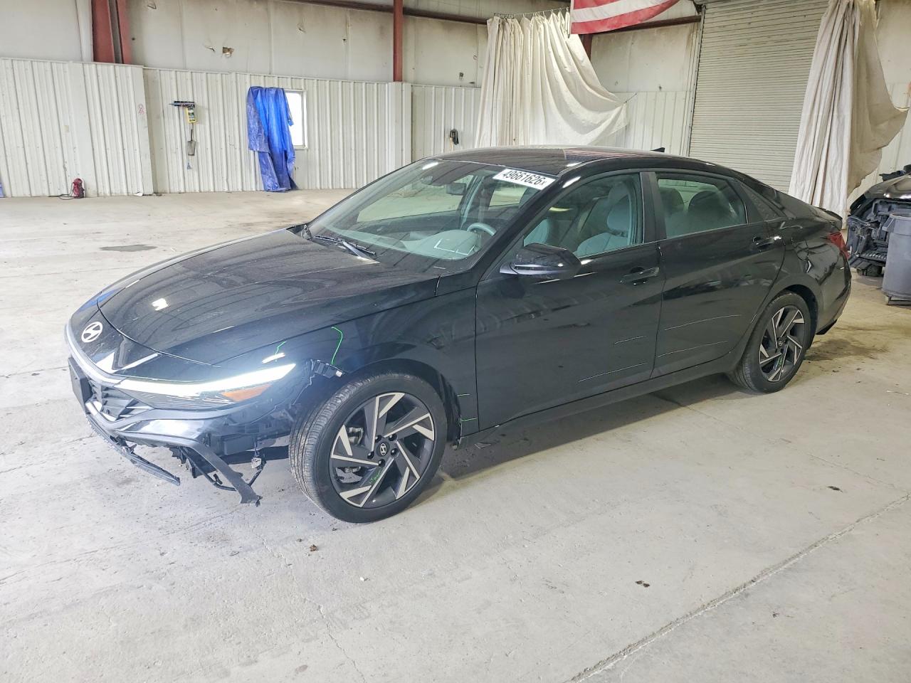 Salvage Hyundai ELANTRA Image