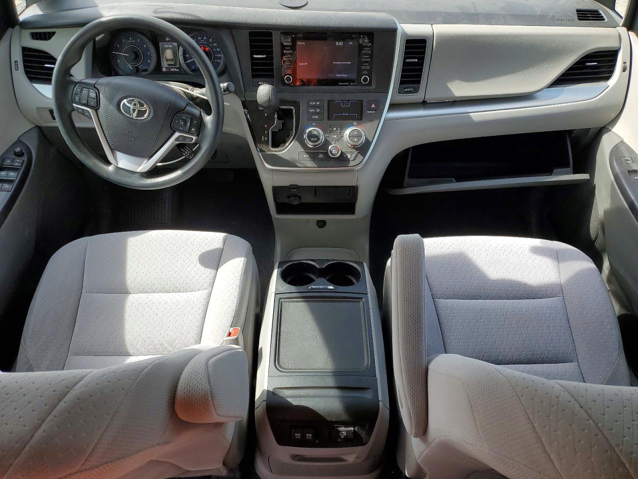 Toyota Sienna Lece