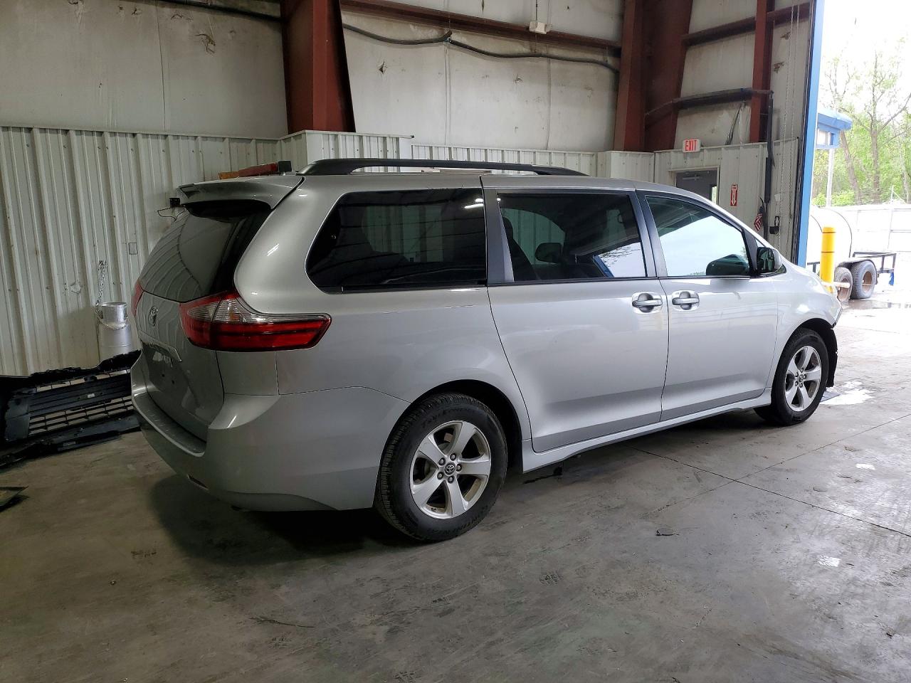 Toyota Sienna Lece