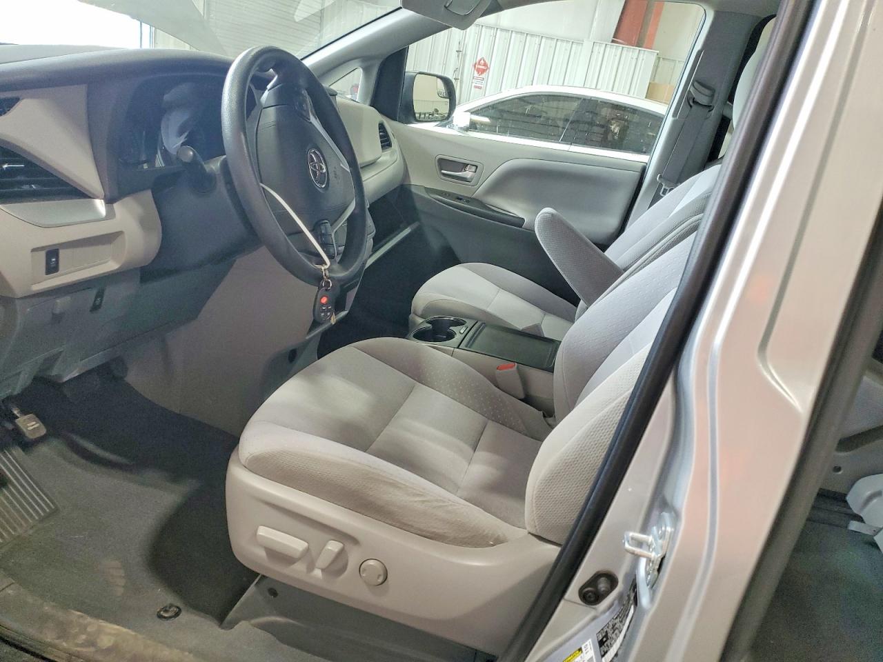 Toyota Sienna Lece