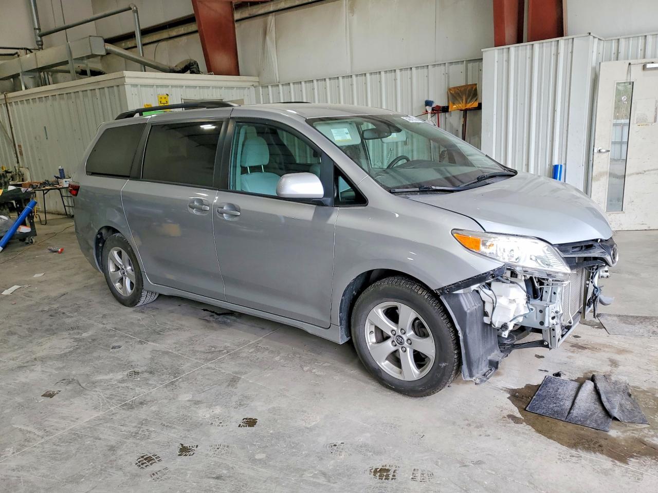 Toyota Sienna Lece