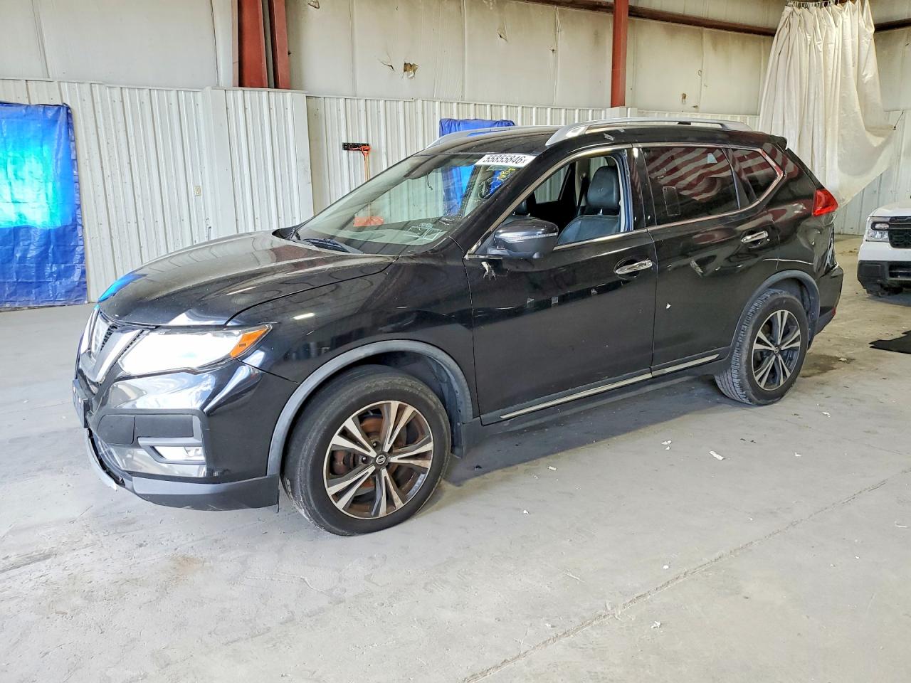 Salvage Nissan Rogue Image