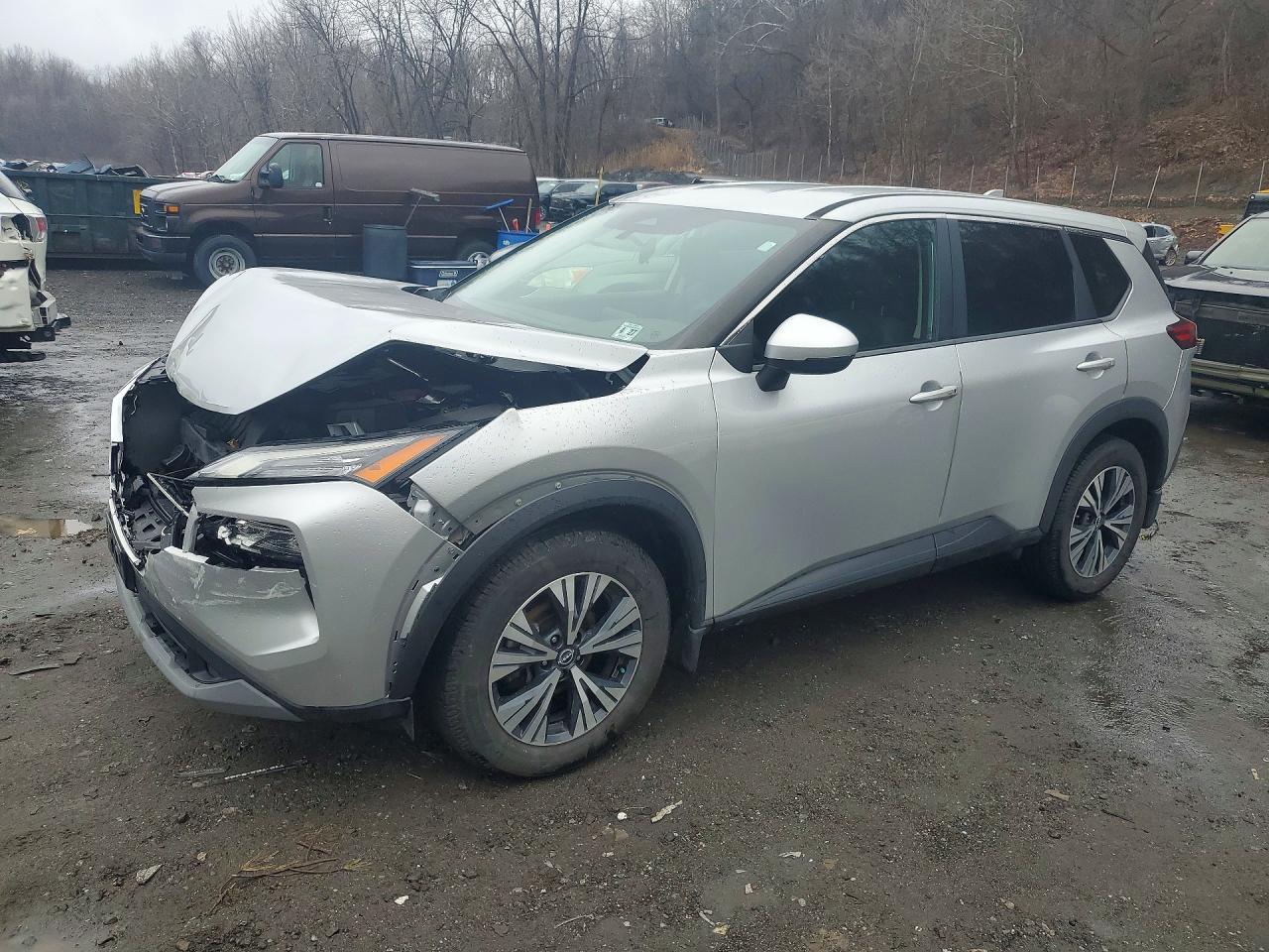 Salvage Nissan Rogue Image