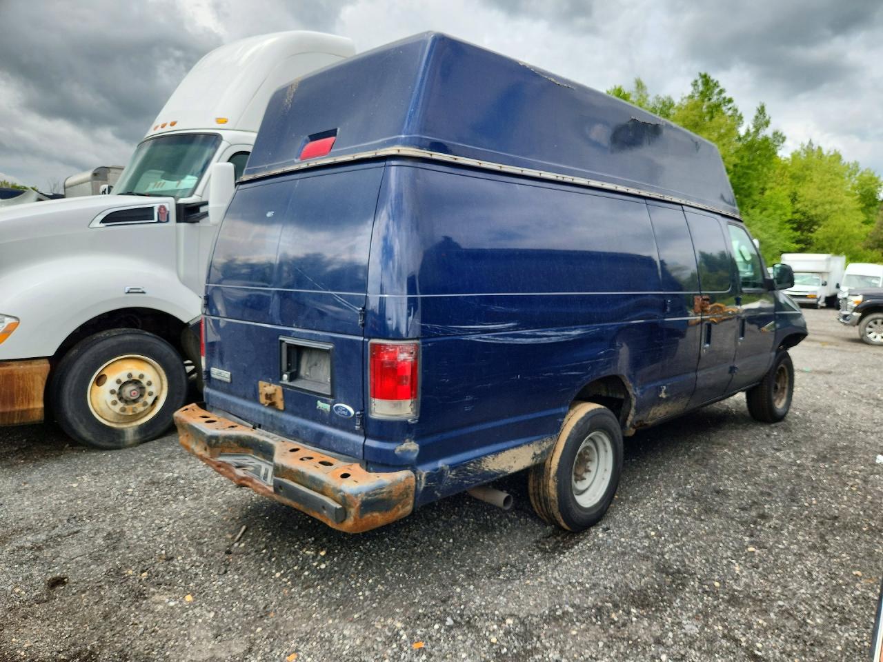 Ford Econoline E250 Van